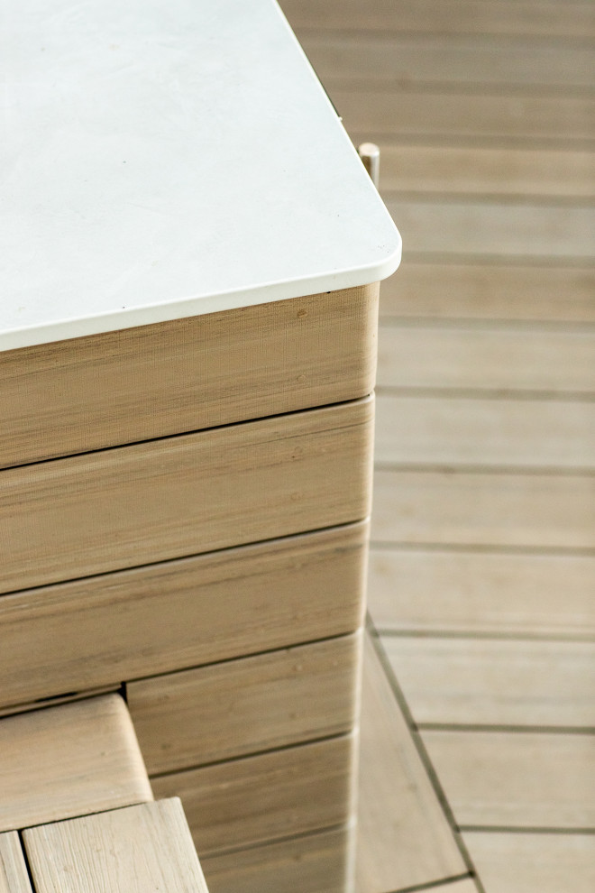 Example of a transitional deck design in Vancouver