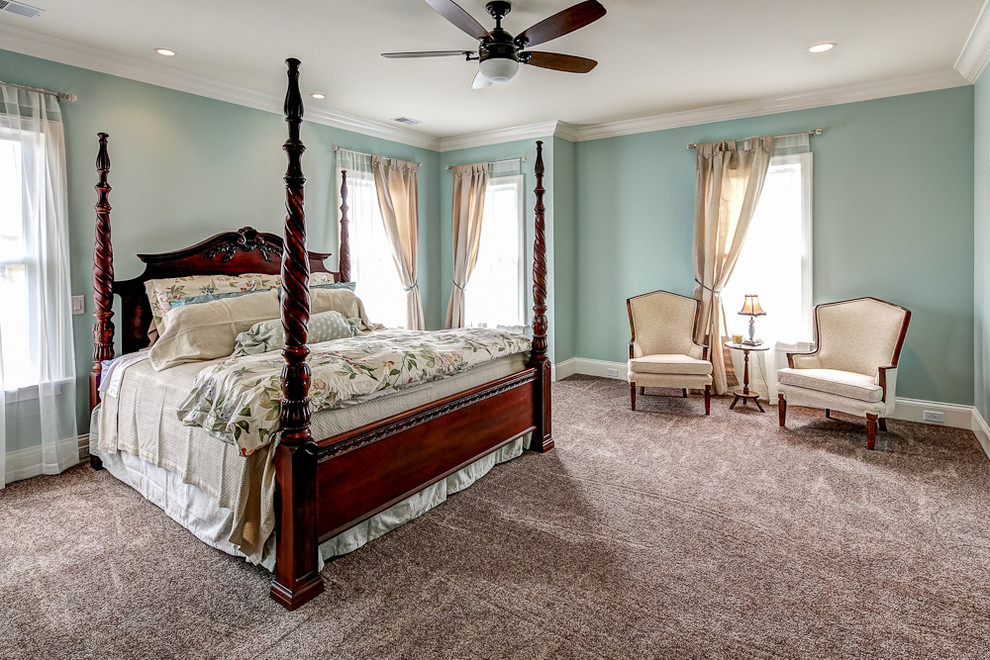 This is an example of a traditional bedroom in Louisville.