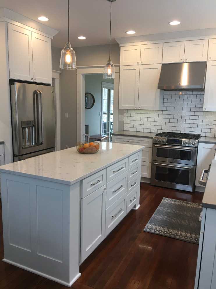 Inspiration for a transitional kitchen remodel in Cedar Rapids