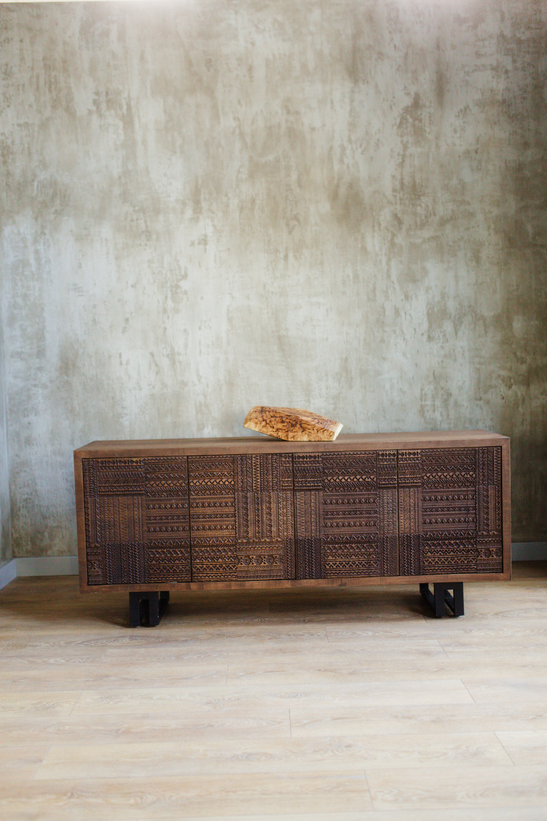 Комод в африканском стиле