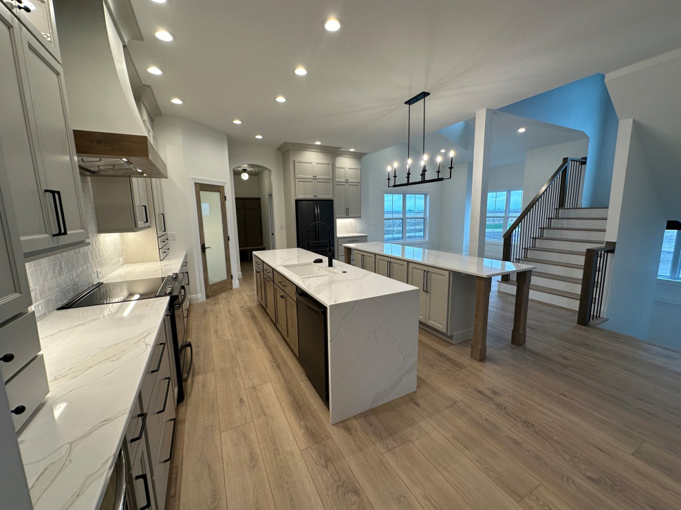 Kitchen and living area 21