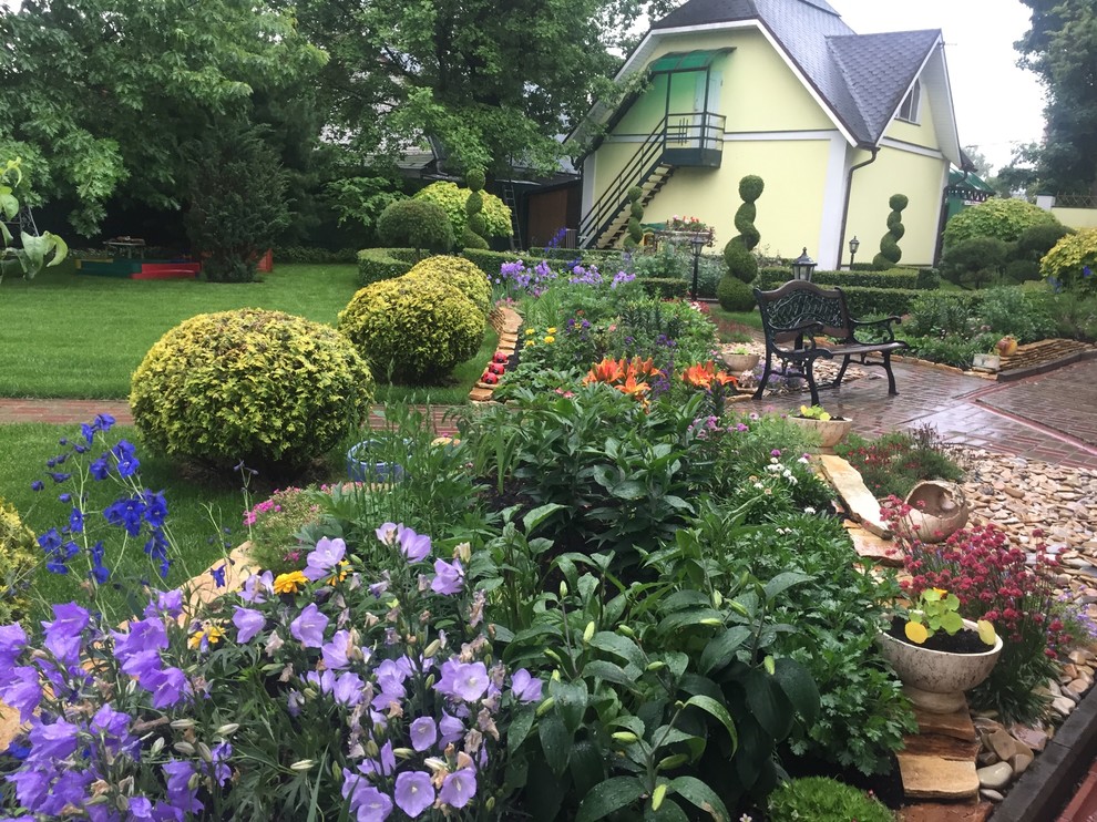 Живописный цветник