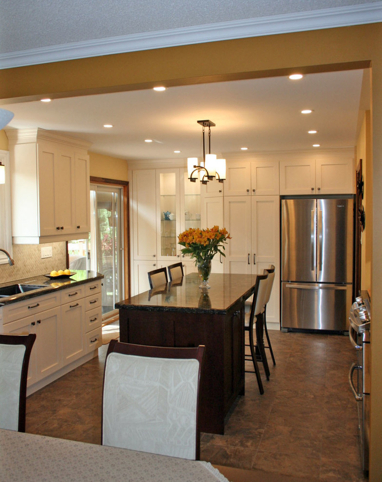Kitchen - transitional kitchen idea in Toronto