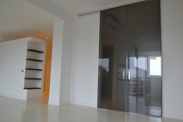Porta scorrevole in vetro per dividere la zona living dalla cucina ... Porte scorrevoli in vetro per dividere ambienti