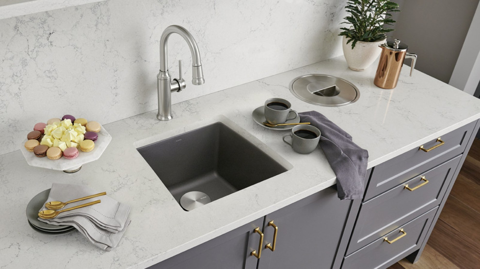 Kitchen - kitchen idea in Seattle