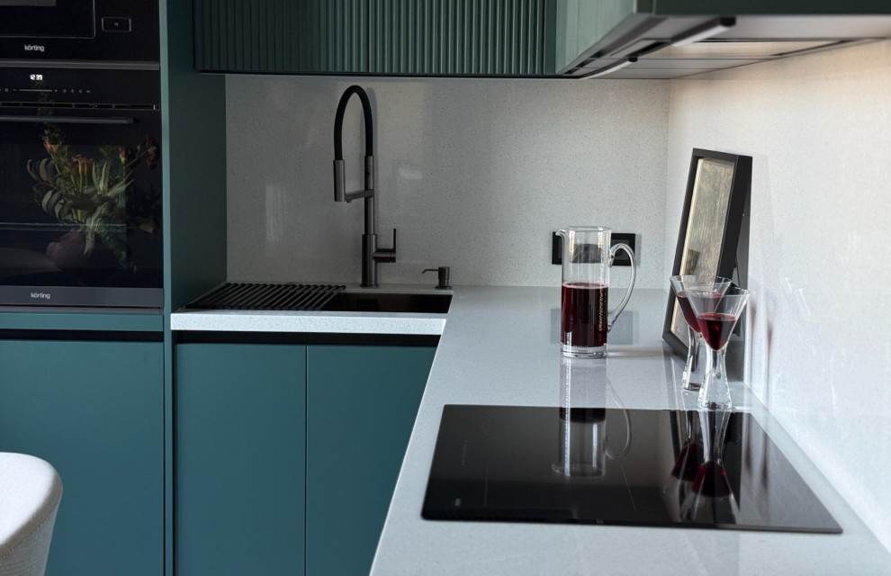 Кухня  угловая  в цвете Диамант серый