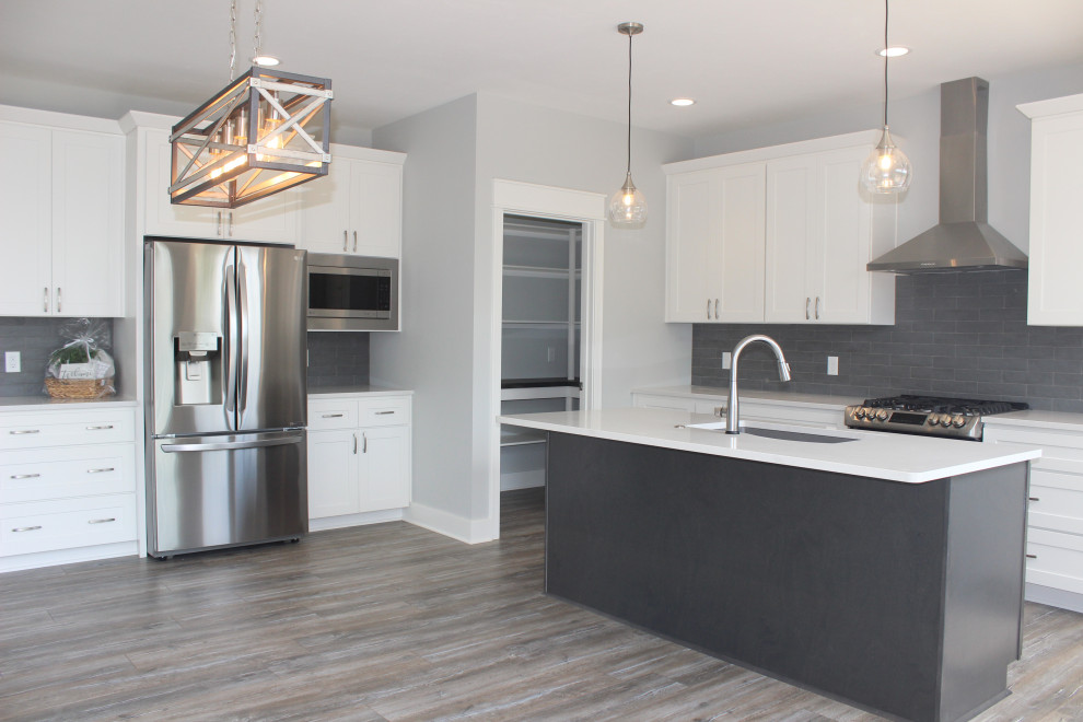 Kitchen - kitchen idea in Grand Rapids