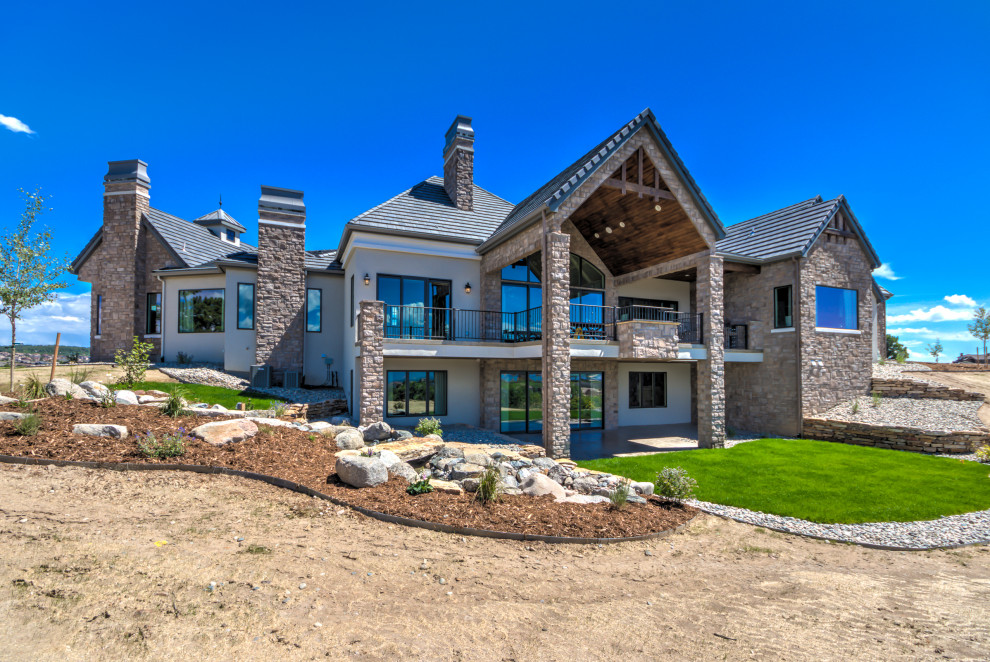 Transitional home design photo in Denver
