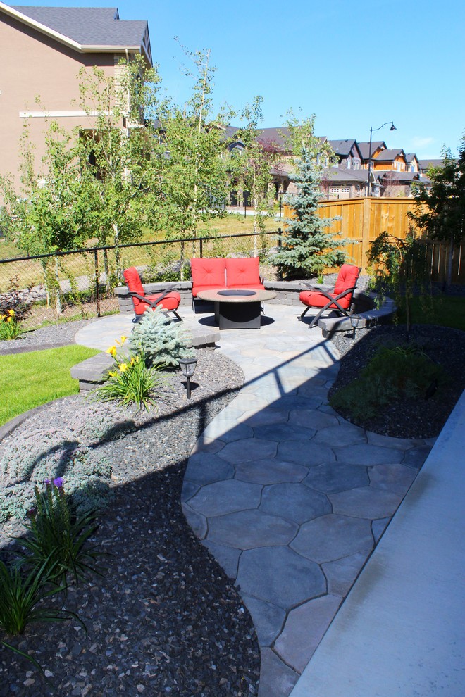 Photo of a transitional garden in Calgary.