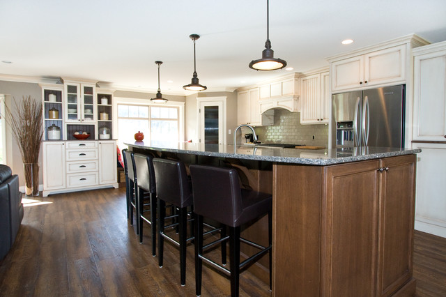 Chilliwack Central - Clásico - Cocina - Vancouver - de Starline Cabinets