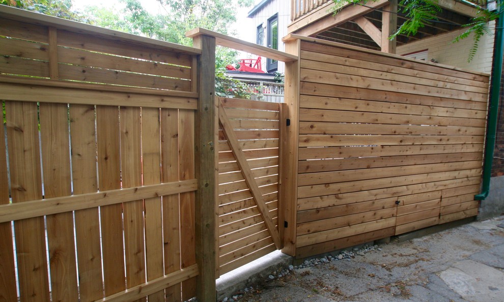 Inspiration for a backyard deck remodel in Toronto