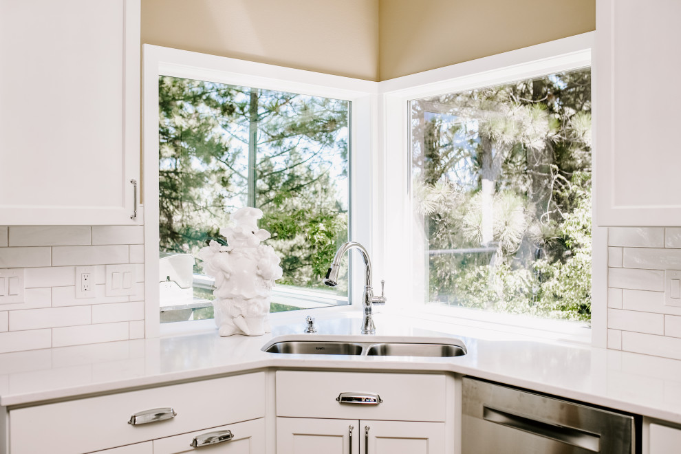 Transitional home design photo in Seattle