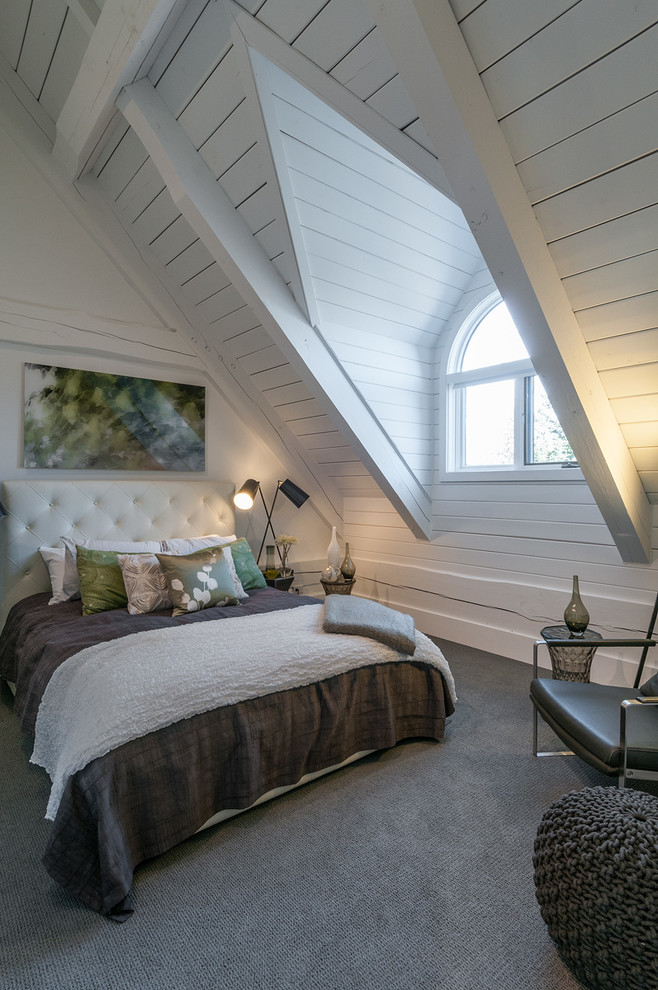 Inspiration for a transitional home design remodel in Toronto