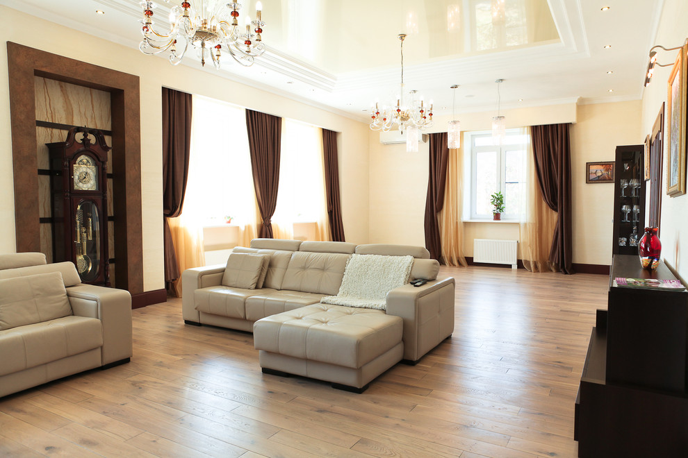 Коттедж: классический интерьер в бежевых  оттенках
