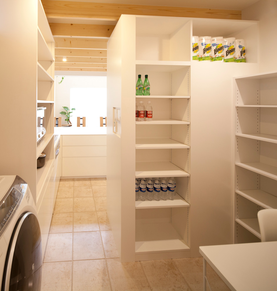 Inspiration for a modern laundry room in Tokyo.