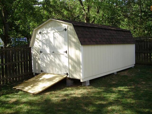 Inspiration for a mid-sized detached garden shed remodel in DC Metro