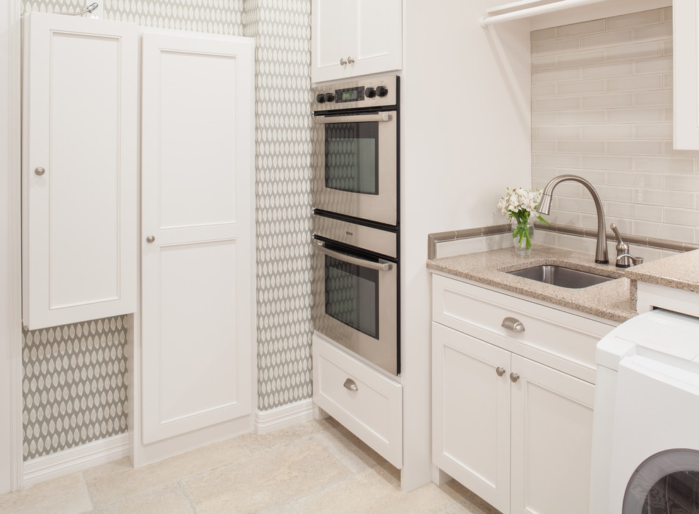 Transitional home design photo in Houston