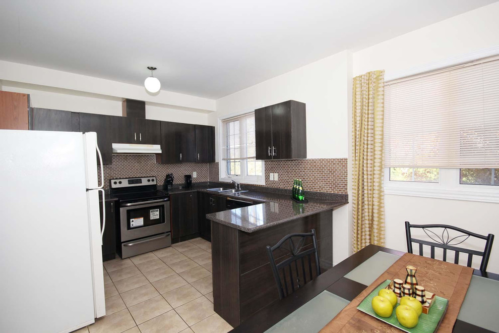 Transitional kitchen photo in Toronto