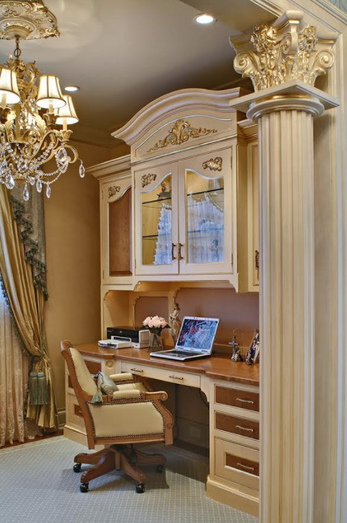 Traditional home office in New York.