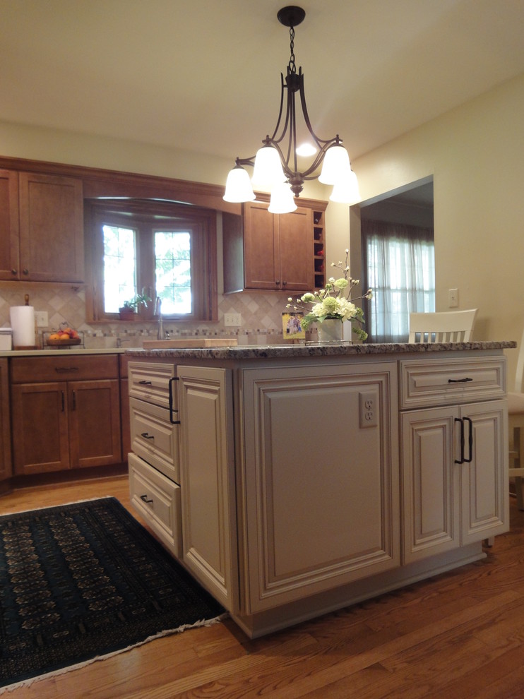 Kitchen - kitchen idea in Milwaukee