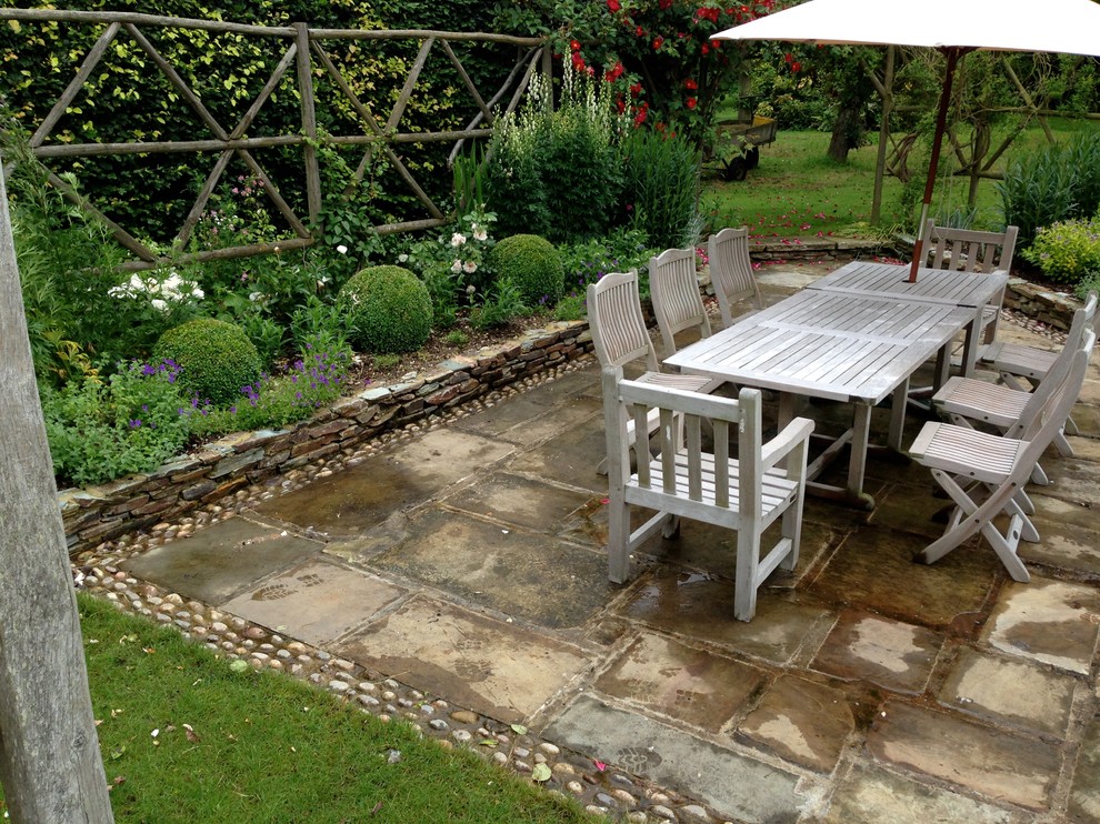Inspiration for a traditional garden in Oxfordshire.