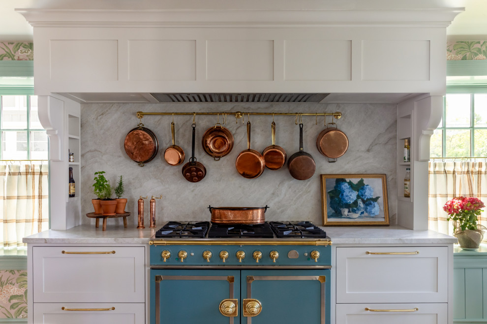 Kitchen - farmhouse kitchen idea in Salt Lake City