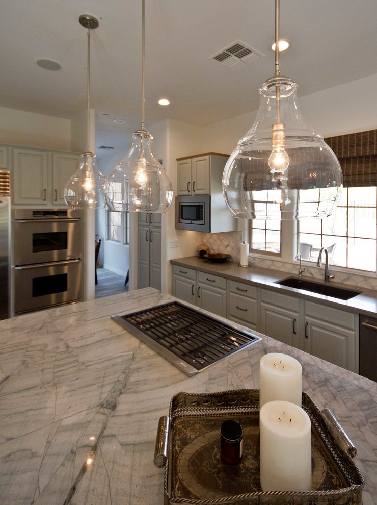 Kitchen - transitional kitchen idea in Phoenix