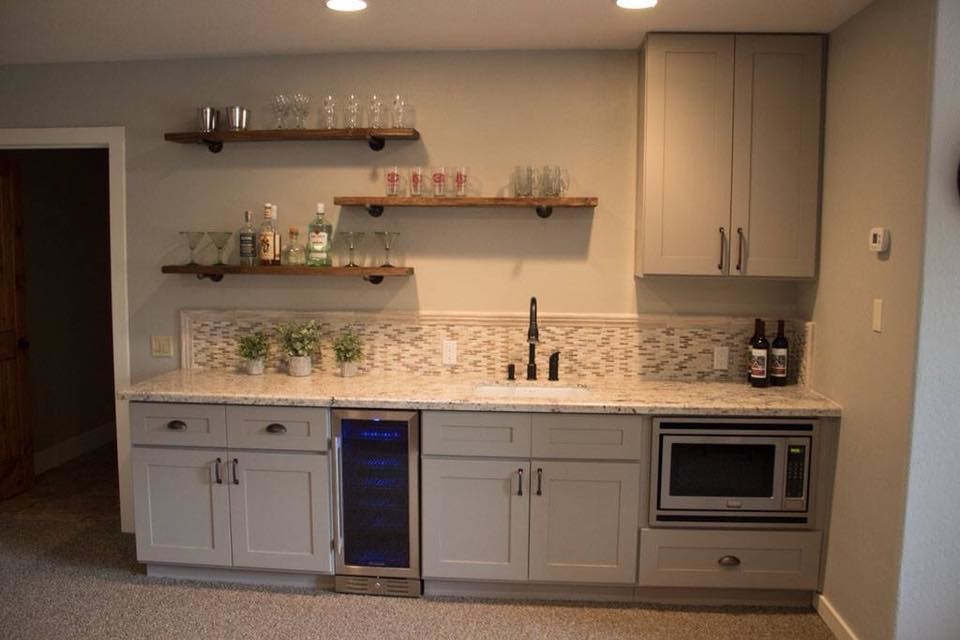 Mid-sized contemporary single-wall wet bar in Phoenix with an undermount sink, shaker cabinets, grey cabinets, granite benchtops, multi-coloured splashback, glass tile splashback, laminate floors, multi-coloured floor and multi-coloured benchtop.