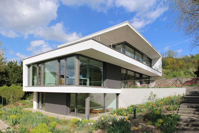 Passivhaus am Hang - Modern - Häuser - Sonstige - von Weber & Partner