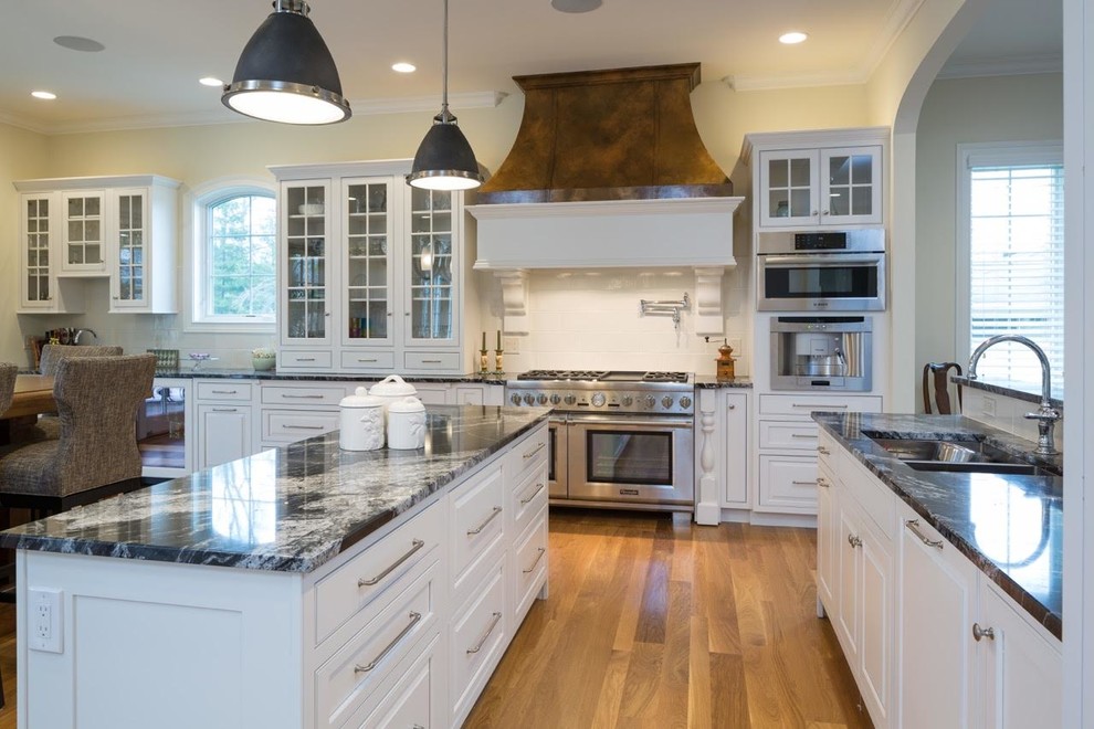 Transitional kitchen photo in Cincinnati