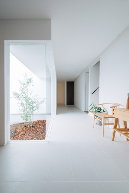 ホール moderno-recibidor-y-pasillo