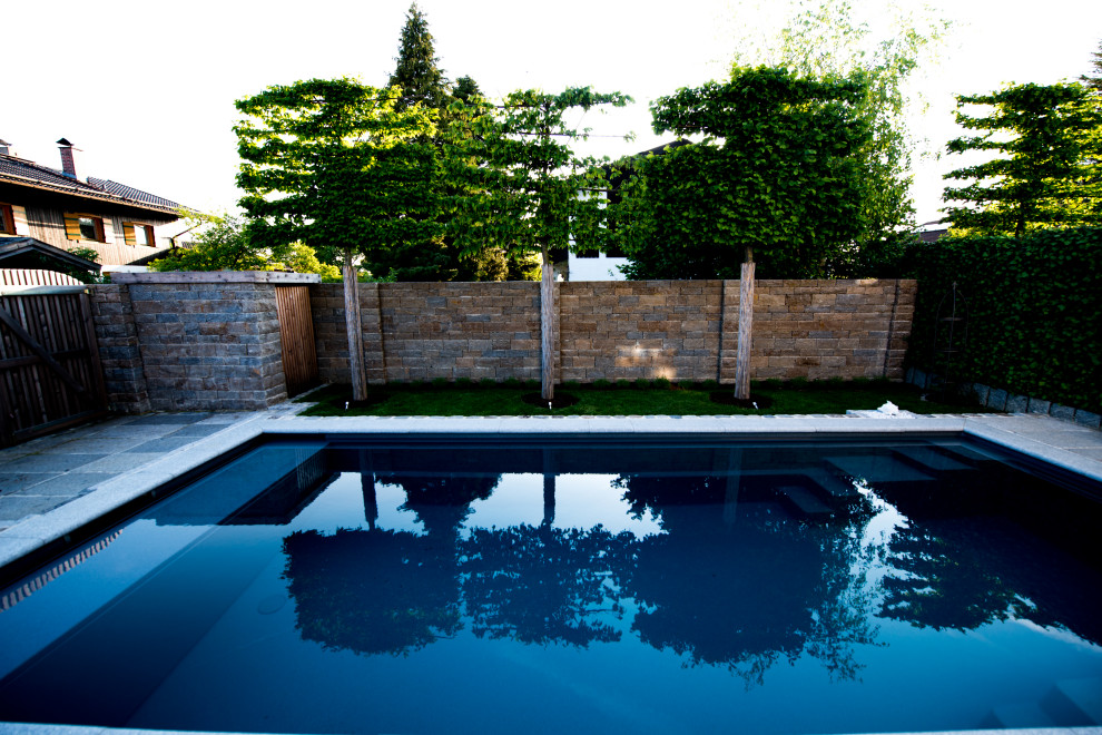 Moderner Pool in München