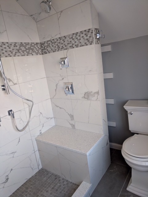 Inspiration for a transitional bathroom remodel in Bridgeport