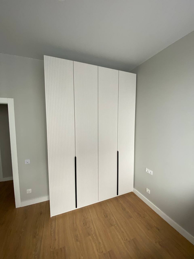 Распашные шкафы