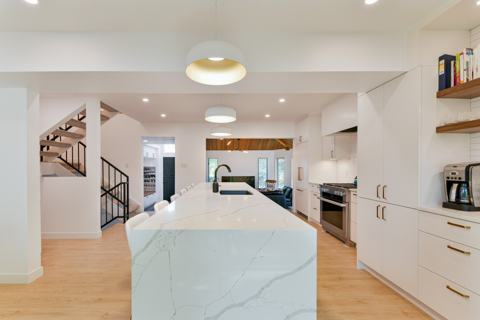 Home design - transitional home design idea