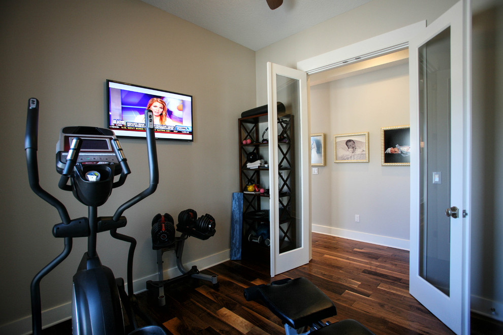 Inspiration for a transitional home gym in Jacksonville.