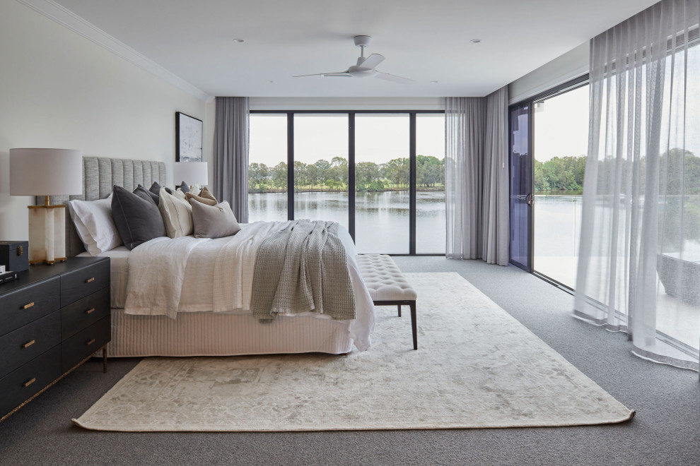 Idées déco pour une chambre classique avec un sol gris.