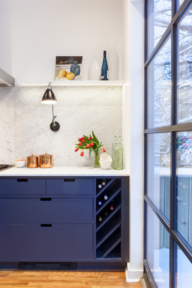 This is an example of a midcentury kitchen in Toronto.
