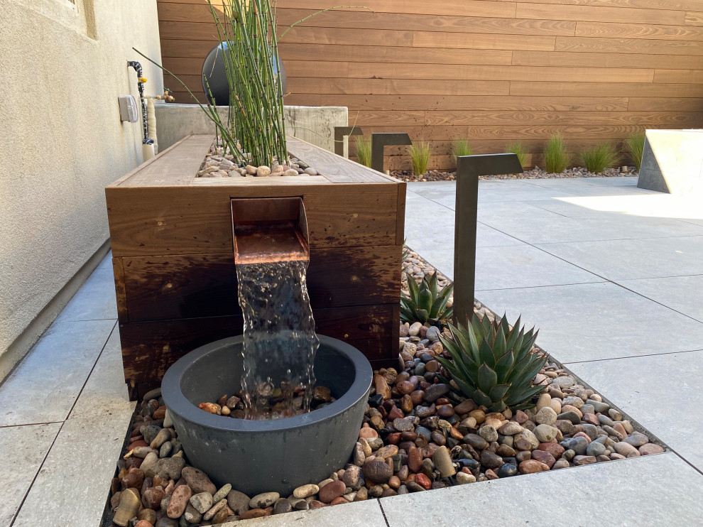 Photo of a small modern courtyard patio in Las Vegas with a water feature and tile.