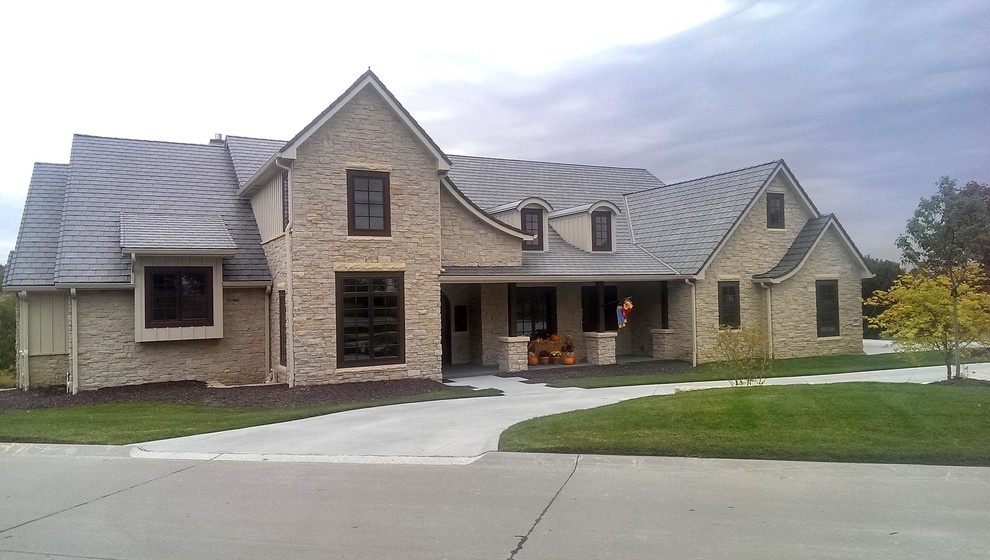 Design ideas for a traditional exterior in Omaha.