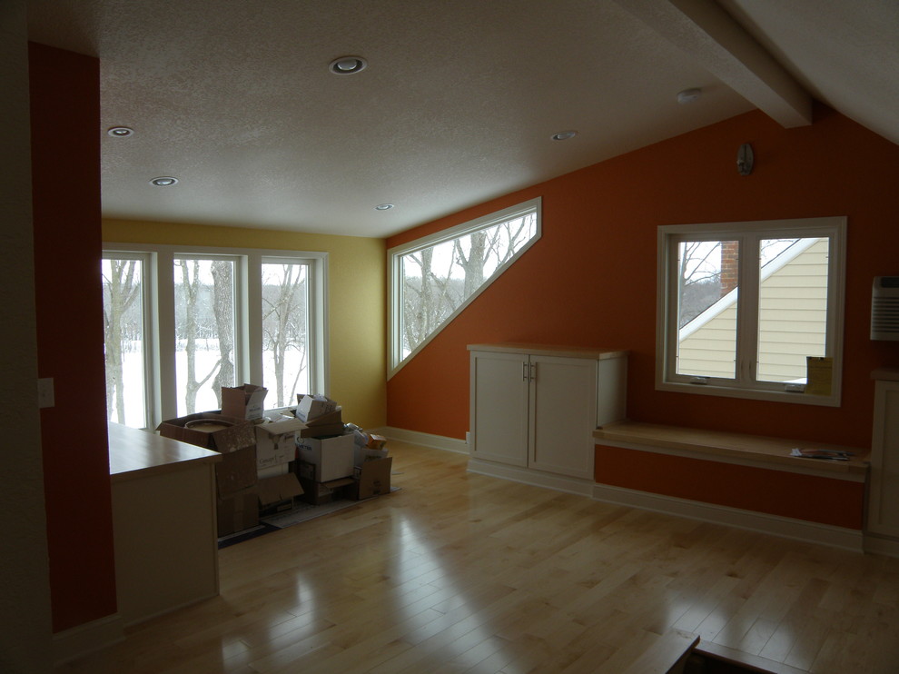 Inspiration for a transitional basement remodel in Cedar Rapids