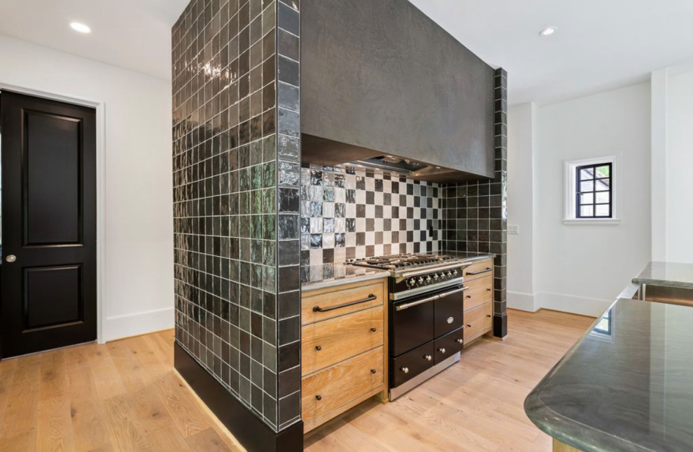 Inspiration for a transitional home design remodel in Atlanta