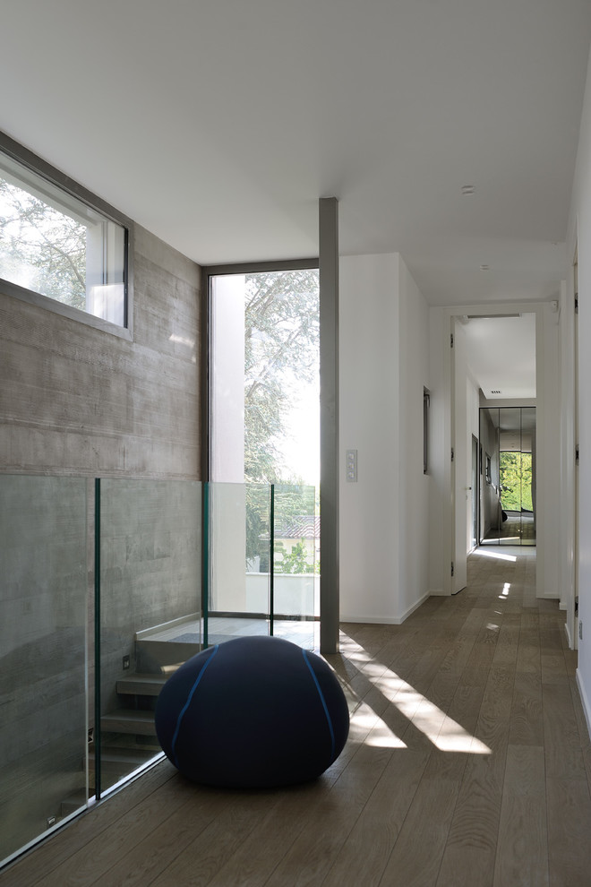 This is an example of a contemporary home design in Lyon.