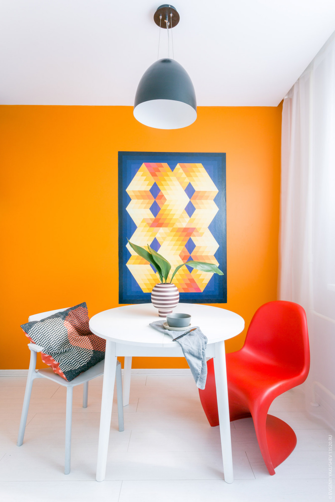 Multicolored apartment in Zhulebino, Moscow