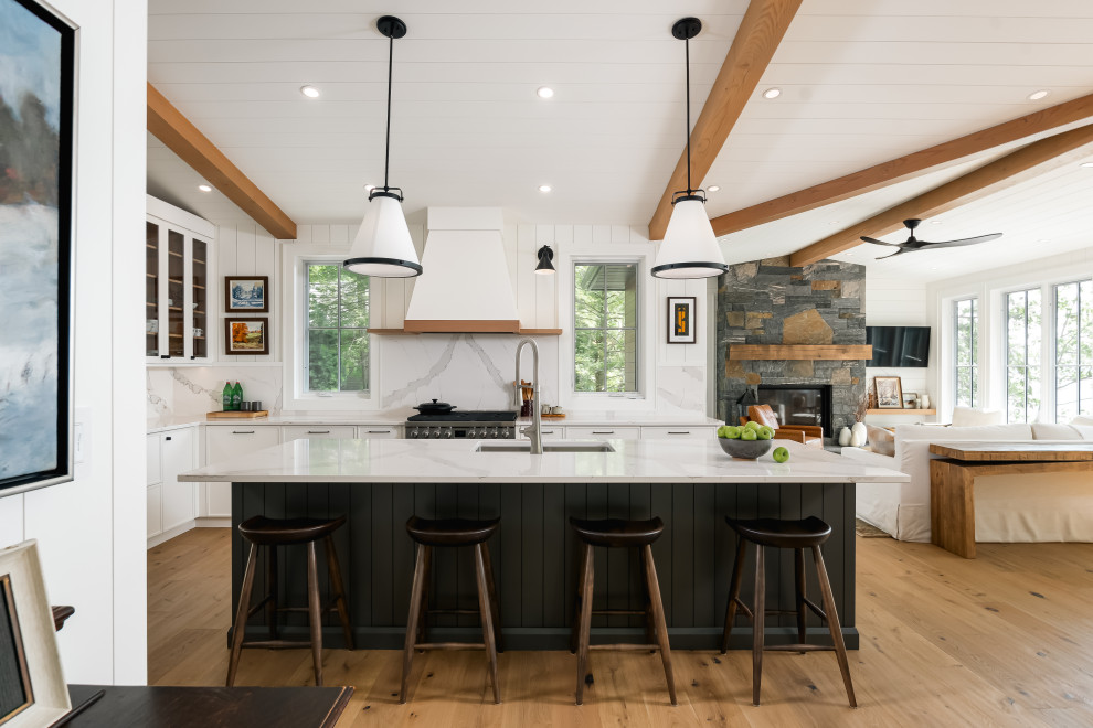 Example of a mountain style kitchen design in Toronto
