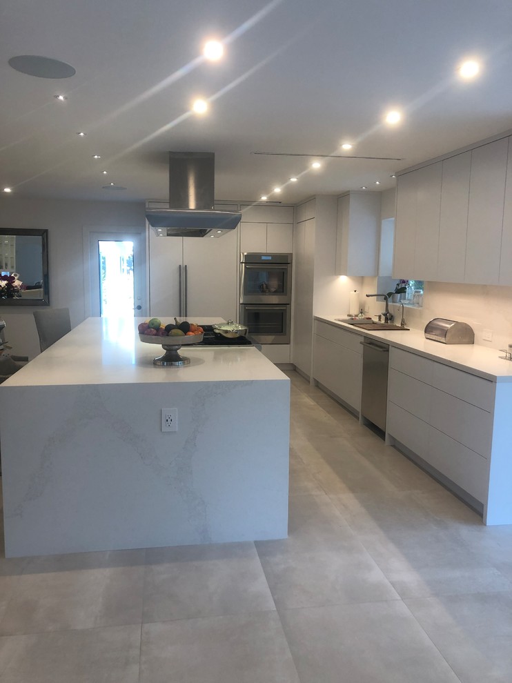 Mid-sized modern l-shaped kitchen pantry in San Francisco with an undermount sink, flat-panel cabinets, white cabinets, quartz benchtops, multi-coloured splashback, stone slab splashback, stainless steel appliances, ceramic floors, with island, grey floor and multi-coloured benchtop.
