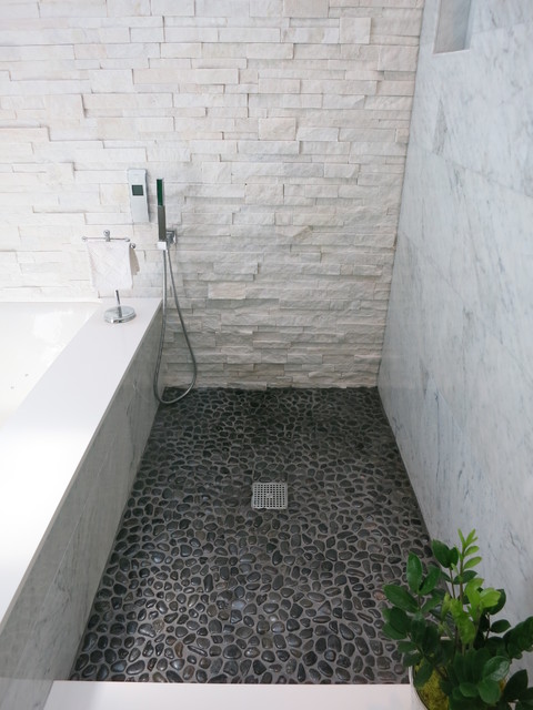 Emerald Master Bath clasico-renovado-cuarto-de-bano