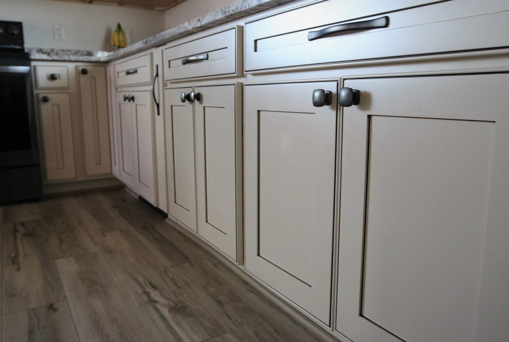 Inspiration for a large rustic kitchen remodel with an undermount sink, shaker cabinets, granite countertops, an island and multicolored countertops