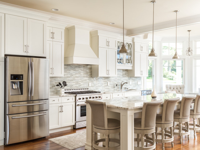 Transitional Kitchen nyklassisk-koekken