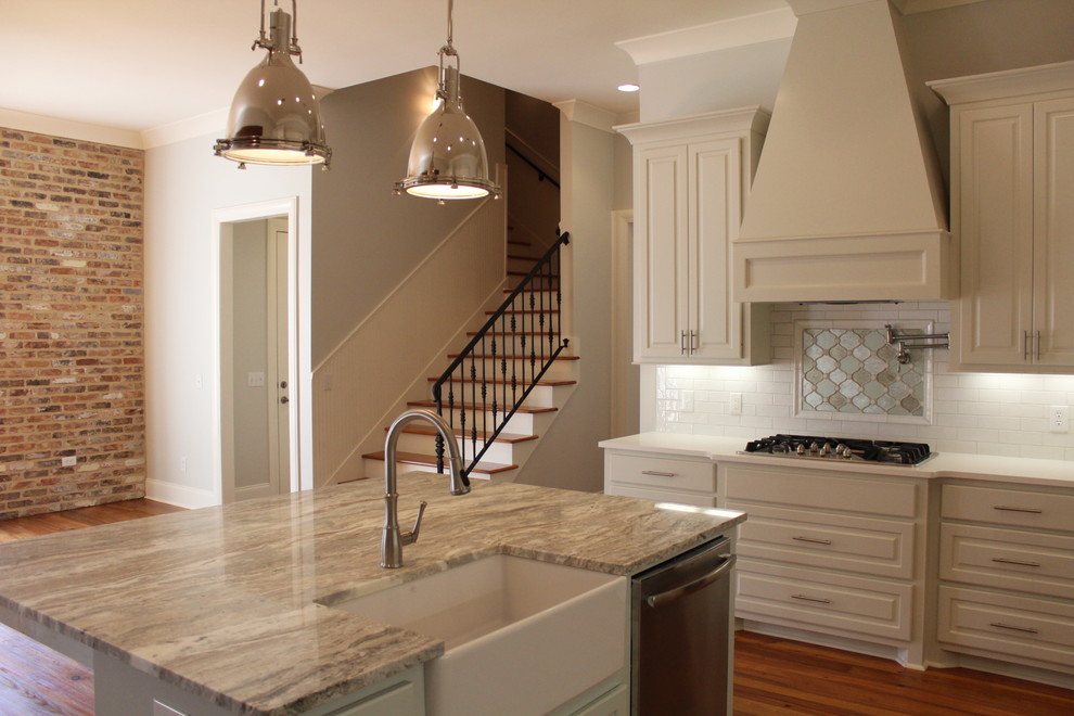 Home design - transitional home design idea in Jackson